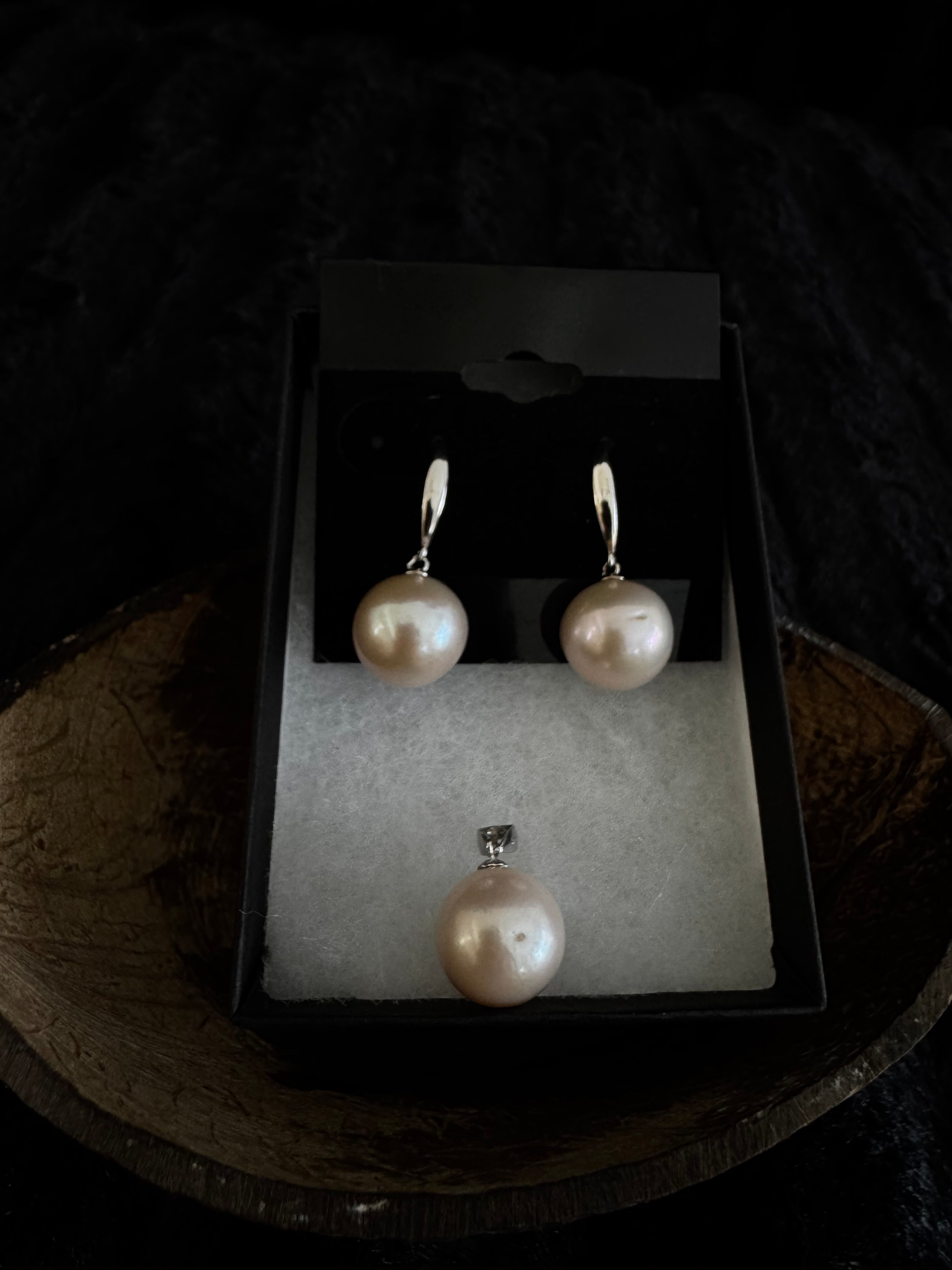 Fresh water Pearl set