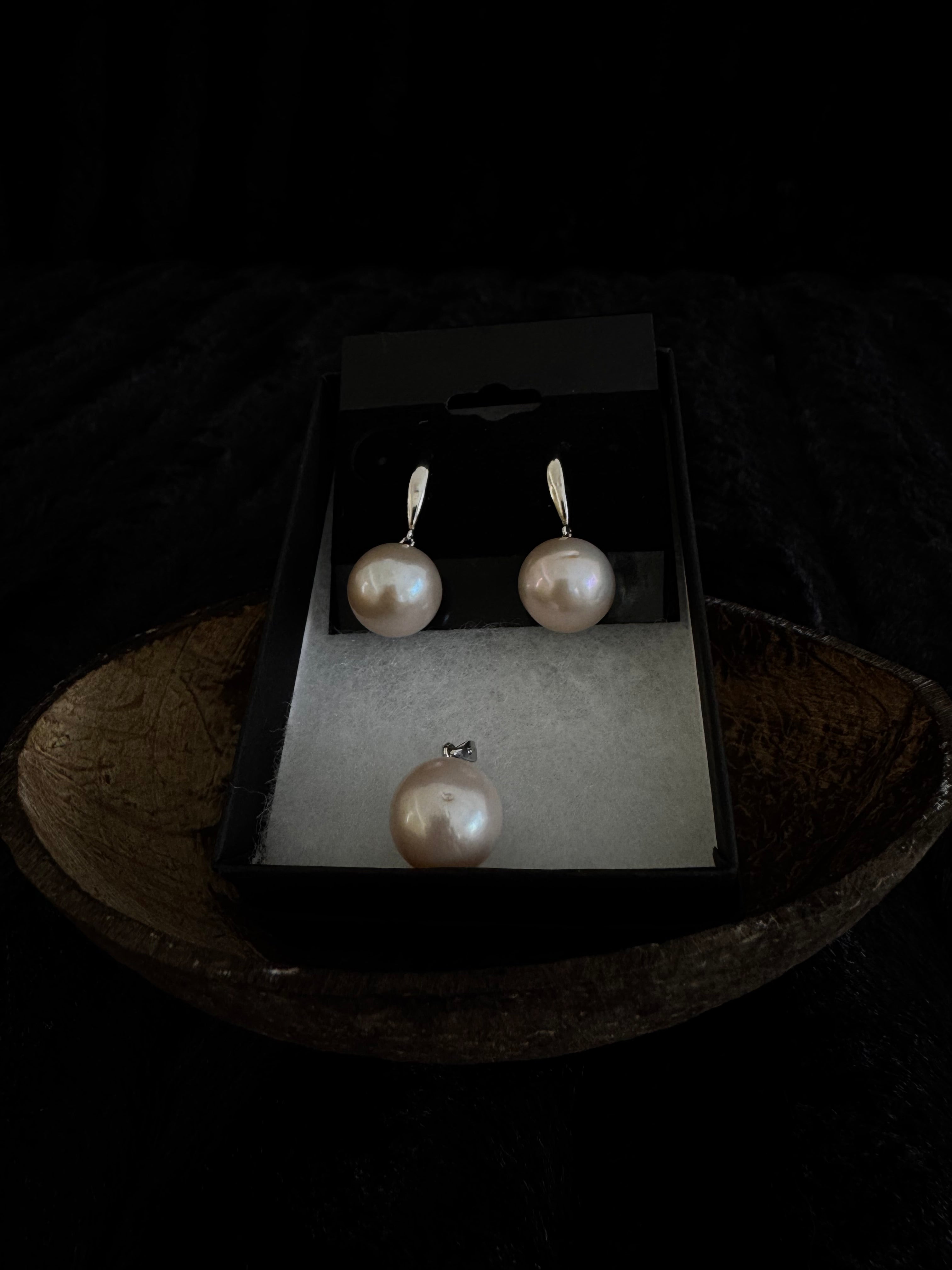 Fresh water Pearl set