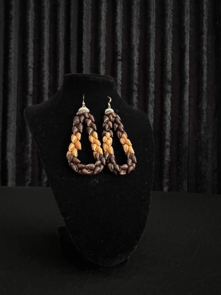 Poleho Layered 4 Strand Lei Set