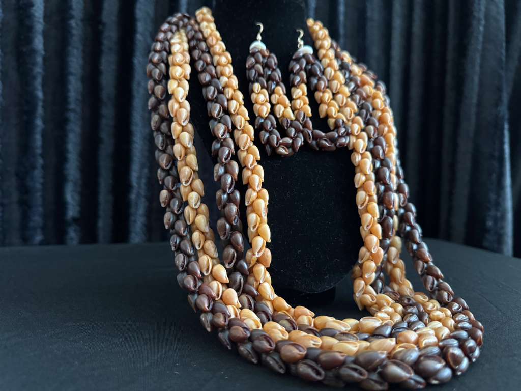 Poleho Layered 4 Strand Lei Set